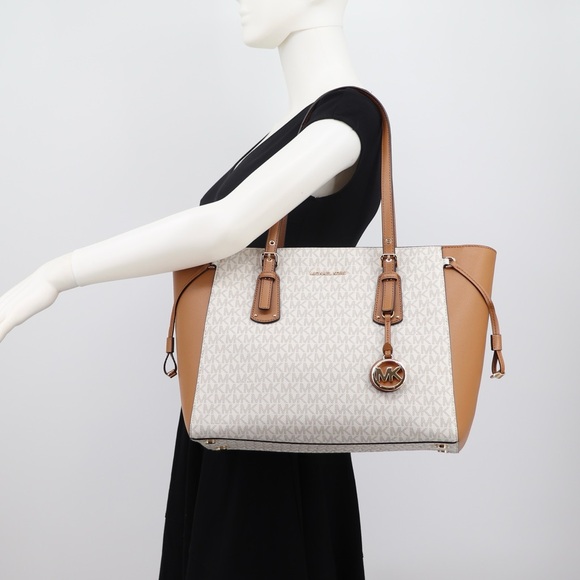 Michael Kors Voyager Signature MultiFunction Top Zip Tote Vanilla Acorn Preloved - Picture 1 of 16